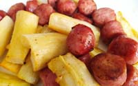 Linguiça com fritas ou mandioca