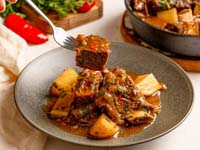 Costelinha com batatas crocantes