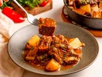 Costelinha com batatas crocantes