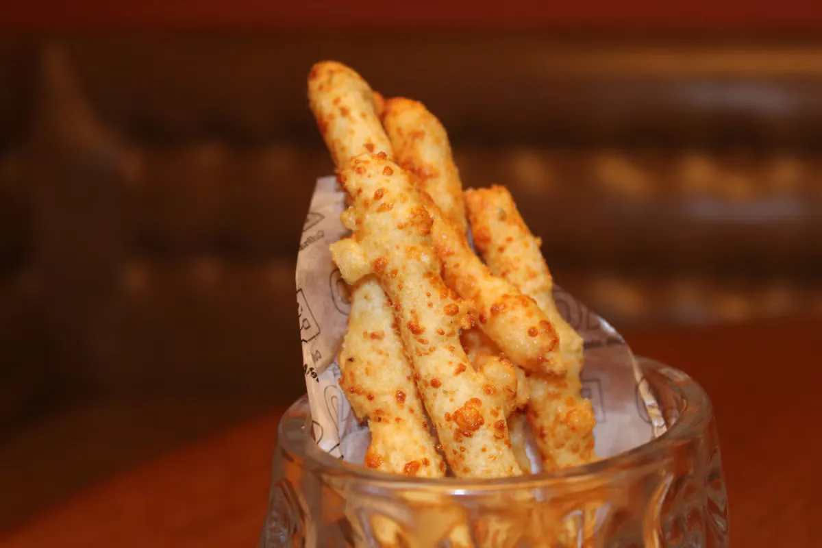 Pão de queijo frito